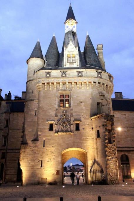 Key to Bordeaux - fairytale view, 2 bd + elevator Appartement Buitenkant foto
